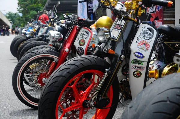 Negeri Sembilan Malaysia Maio 2016 Grupo Motocicleta Rua Personalizada Estacionada — Fotografia de Stock