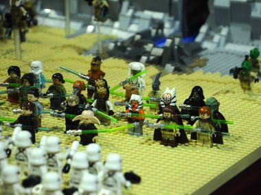 SELANGOR, MALAYSIA -30 Temmuz 2016: İlk Düzen Stormtroopers ordusu ve diğer Dtarwars karakter figürleri 