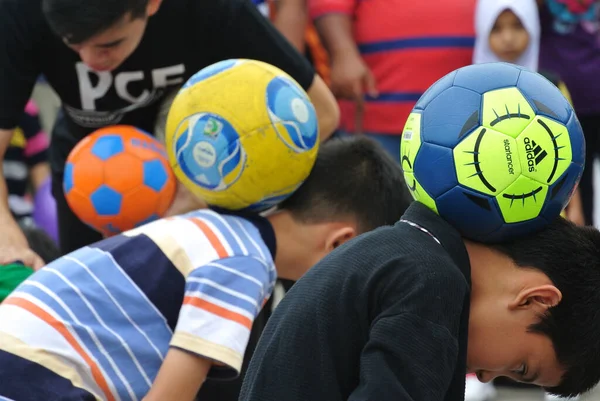 Selangor Malaysia Settembre 2015 Bambini Allenamento Calcio Basta Indossare Abiti — Foto Stock