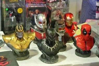 KUALA LUMPUR, MALAYSIA -ECTOBER 6, 2018: Marvel Iron Man çizgi roman ve filmlerinden küçük İntikamcılar süper kahraman karakter figürüne odaklandı. Koleksiyoncu tarafından halka gösterilmiştir. 