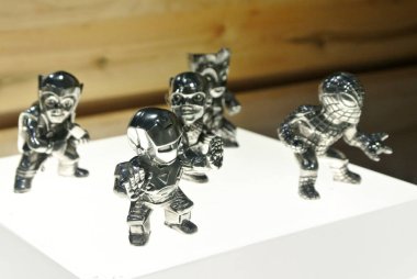 KUALA LUMPUR, MALAYSIA -ECTOBER 6, 2018: Marvel Iron Man çizgi roman ve filmlerinden küçük İntikamcılar süper kahraman karakter figürüne odaklandı. Koleksiyoncu tarafından halka gösterilmiştir. 