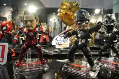 KUALA LUMPUR, MALAYSIA -ECTOBER 6, 2018: Marvel Iron Man çizgi roman ve filmlerinden küçük İntikamcılar süper kahraman karakter figürüne odaklandı. Koleksiyoncu tarafından halka gösterilmiştir. 