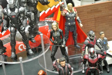 KUALA LUMPUR, MALAYSIA -ECTOBER 6, 2018: Marvel Iron Man çizgi roman ve filmlerinden küçük İntikamcılar süper kahraman karakter figürüne odaklandı. Koleksiyoncu tarafından halka gösterilmiştir. 