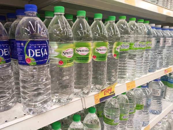 Kuala Lumpur Malaysia April 2020 Mineraalwater Verpakt Plastic Flessen Voorzien — Stockfoto