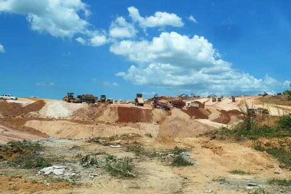 Kuala Lumpur Malaysia July 2019 在建筑工地进行土壤回填的重型机械 建筑工程开始达到所需水平前已进行的工程 — 图库照片