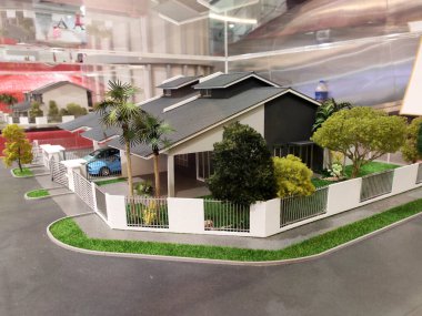 SEREMBAN, MALAYSIA - MAYIS 03, 2020: Teras evi modeli halka sergilenmektedir. Alıcı referansı için satış galerisine yerleştirilir..