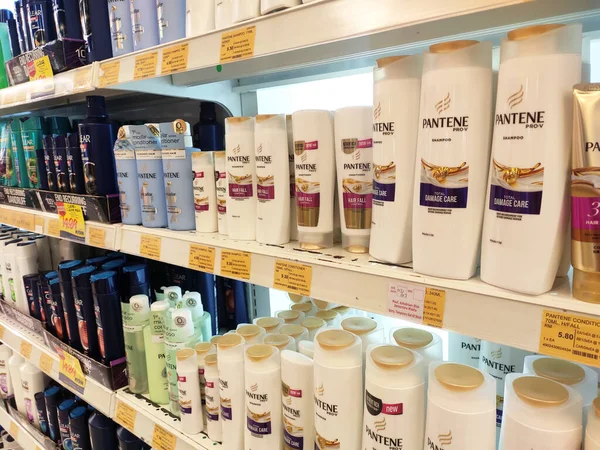 Seremban Malaysia June 2020 Hair Shampoo Plastic Bottle Packaging Display — Stock Photo, Image