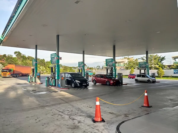 Kuala Lumpur Malaysia March 2020 Petronas Petrol Station Daytime Customers — Stock Photo, Image