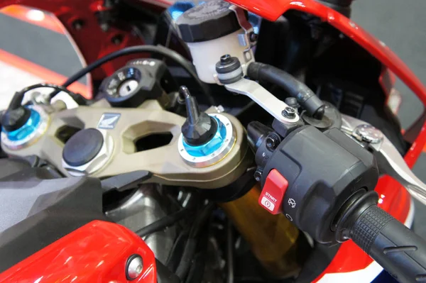 クアラ ルンプール マレーシア 2019年7月25日 オートバイの点火とエンジンキルボタン オートバイのハンドルの右側に配置されます 通常は赤 — ストック写真