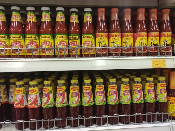 Kuala Lumpur Malaysia Maj 2020 Selektiv Fokusering Chili Ketchup Flaskorna — Stockfoto