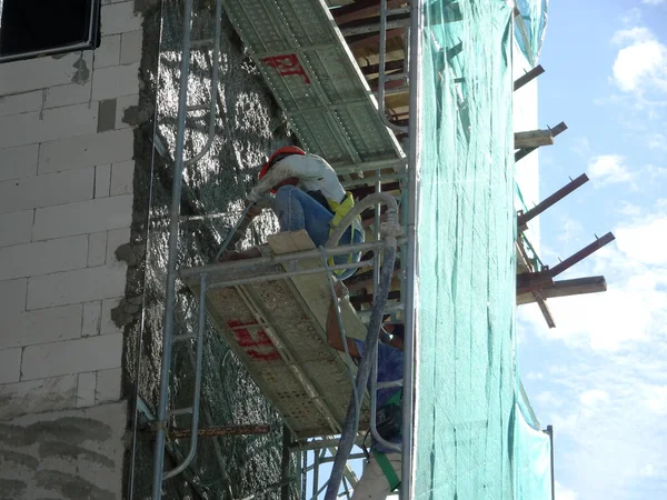 Kuala Lumpur Malasia Agosto 2018 Muro Ladrillo Enlucido Por Trabajadores —  Fotos de Stock