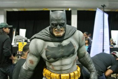 KUALA LUMPUR, MALAYSIA - Kasım 29, 2017: Sinema ve çizgi romanlardaki Batman 'in kurgu karakteri. Batman oyuncakları halk için çeşitli boyutlarda.