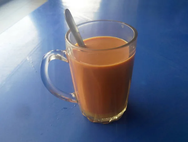 Teh Tarik Adlı Malezya Içeceği Kremalı Beyaz Kremayla Karıştırılmış Çay — Stok fotoğraf