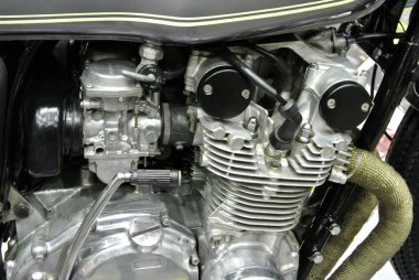 KUALA LUMPUR, MALAYSIA - 29 Temmuz 2017: Kapandı ve büyük bir motora odaklandı. Büyük motor ve son teknoloji motosiklet için yüksek kapasiteli beygir gücü üretti..  