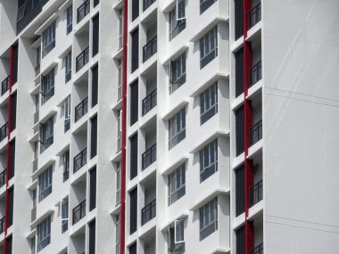 KUALA LUMPUR, MALAYSIA - 20 Temmuz 2017: modern cephe tasarımlı yüksek katlı apartman. Malezya 'nın kentsel bölgesinde popüler bir konut. 