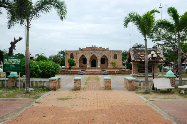 Pattani Tailandia Julio 2014 Mezquita Histórica Kru Hecha Ladrillos Con —  Fotos de Stock