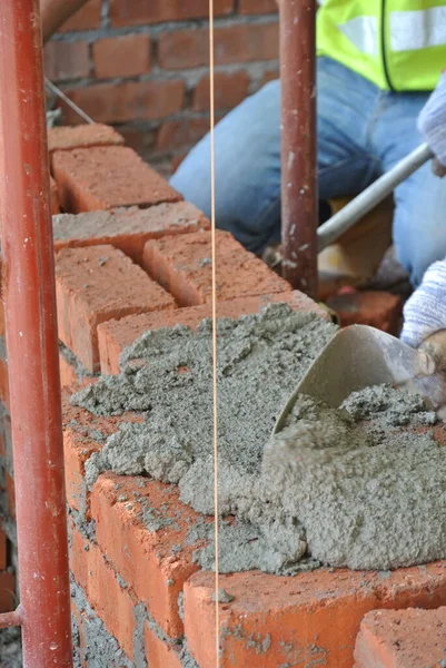 Seremban Malaysia March 2020 현장에서 노동자에 진흙을 그것을 일꾼들이 모르타르를 — 스톡 사진