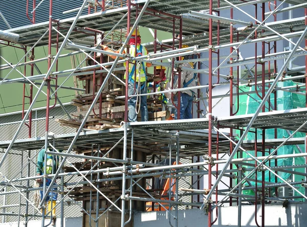 Kuala Lumpur Malaysia March 2020 Stavební Dělníci Instalující Vyrábějící Bednění — Stock fotografie