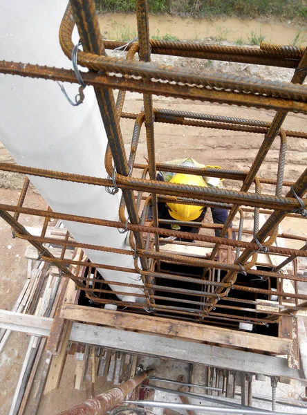 Kuala Lumpur Malaysia March 2020 Trabalhadores Construção Civil Que Instalam — Fotografia de Stock