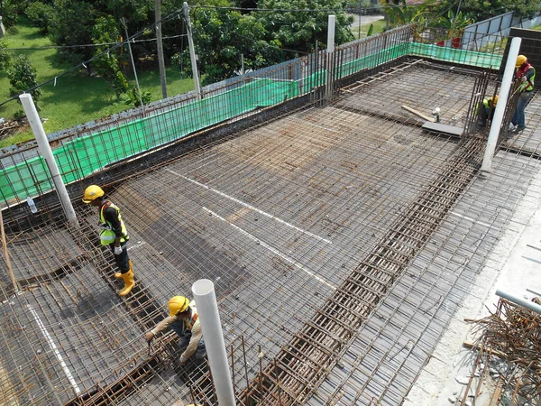 Seremban Malásia Março 2020 Trabalhadores Construção Civil Que Fabricam Barras — Fotografia de Stock