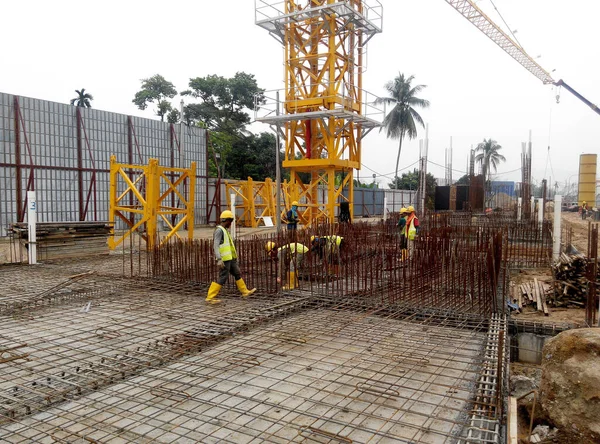 Seremban Malaysia March 2020 Construction Workers Fabricating Steel Reinforcement Bar — Stock Photo, Image