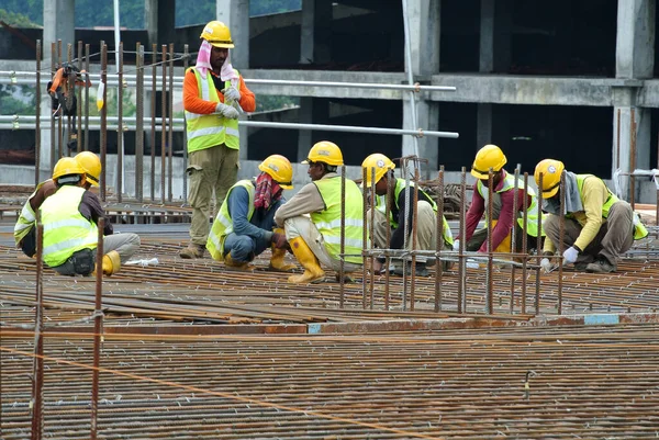 Malacca Malásia Maio 2016 Trabalhadores Construção Civil Que Fabricam Barras — Fotografia de Stock