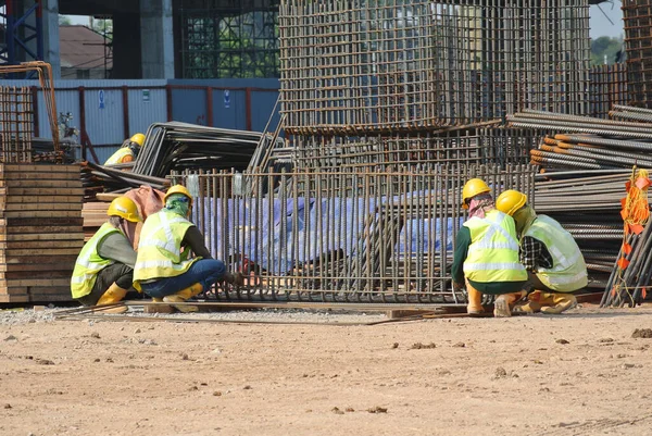 Malacca Malaisie Mai 2016 Des Travailleurs Construction Fabriquent Des Barres — Photo