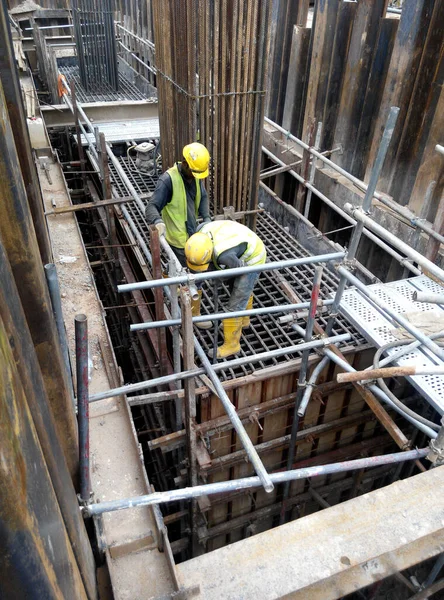 Melaka Malaisie Avril 2016 Travailleurs Construction Portant Harnais Sécurité Équipement — Photo