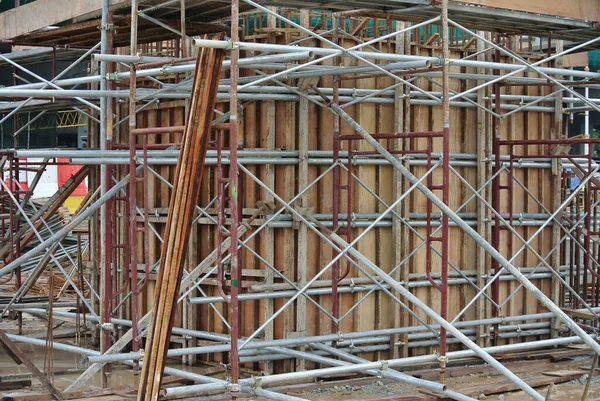 Johor Malaysia エイプリル社2016年13日 建設現場のプラットフォーム フォームワーク 構造物をサポートするための一時的な構造物として使用される足場 労働者の歩行プラットフォームとしても使用された — ストック写真