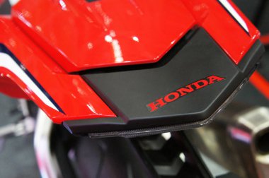 KUALA LUMPUR, MALAYSIA - Kasım 04, 2019 Honda marka motosiklet ve logo amblemi. Honda, Japonya 'dan dünyanın en ünlü motosiklet üreticilerinden biridir..   