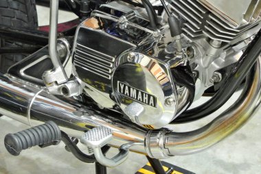 Serdang, Malezya 29 Temmuz 2017 'de motosiklet gövdesinde YAMAHA logoları. YAMAHA dünyanın en ünlü motosiklet üreticilerinden biridir..   