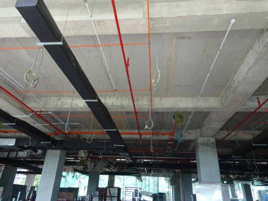 KUALA LUMPUR, MALAYSIA - 31 Ağustos 2019: inşaat alanında havalandırma ve havalandırma kanalı. Serin hava dağıtımı ve odanın sıcaklığını kontrol etmek..  