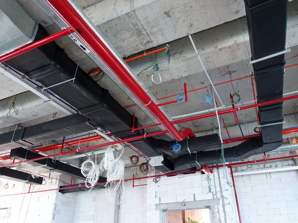 クアラルンプール マレーシア 8月31 2019 建設現場で建設中の空調および換気ダクト 冷たい空気を分配し 部屋の温度を制御する — ストック写真