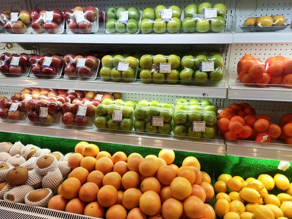 セレンバン マレーシア 2020年9月8日 果物はお店で販売されています タイプ別にソートすることで お客様が選択しやすくなります 価格別表示 — ストック写真