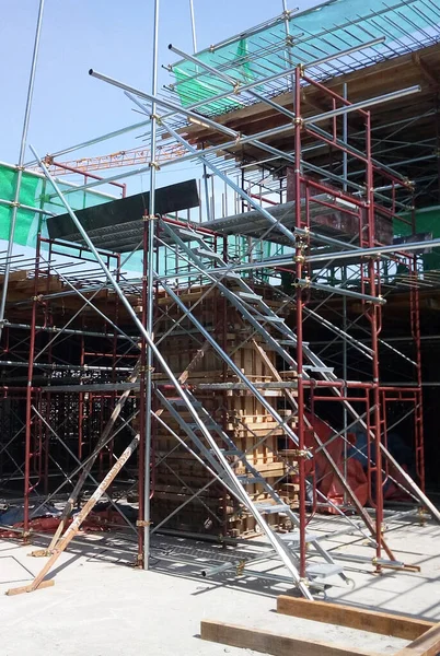 クアラルンプール マレーシア 2017年10月4日 コンクリート構造物の金型として建設現場の労働者によって製造された合板や木材から作られた木材加工 — ストック写真