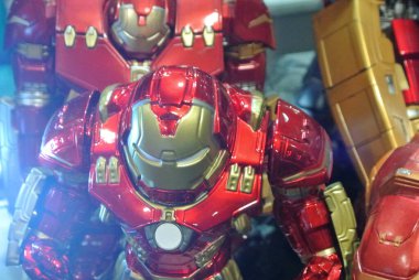 KUALA LUMPUR, MALAYSIA - 26 Kasım 2017: Marvel Iron Man filminden IRON Man aksiyon figürü satışa sunuldu. 