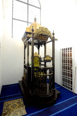 KELANTAN, MALAYSIA - 28 Mart 2014: Brunei Darussalam Camii Kelantan, Malezya. Eski bir cami ve İslami mimari unsurlarla inşa edilmiş küçük bir cami.. 