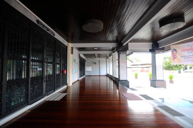 KELANTAN, MALAYSIA - 30 Mart 2014: Bunut Payung Camii. İslami geometri ve İslami mimari unsurlardan etkilenmiş yerel mimari tarzına sahip yeni cami inşası.  