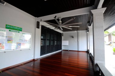 KELANTAN, MALAYSIA - 30 Mart 2014: Bunut Payung Camii. İslami geometri ve İslami mimari unsurlardan etkilenmiş yerel mimari tarzına sahip yeni cami inşası.  