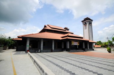 KELANTAN, MALAYSIA - 30 Mart 2014: Bunut Payung Camii. İslami geometri ve İslami mimari unsurlardan etkilenmiş yerel mimari tarzına sahip yeni cami inşası.  