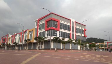 CYBERJAYA, MALAYSIA - 29 EYLÜL 2017: Teras mağazası çok cepheli. Mimar kiracı ve müşteriyi çekmek için renkli ve çekici bir görünüş sundu.. 