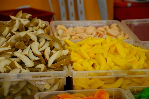 Frutas Que Foram Cortadas Conservadas Conserva Vendem Abertamente Mercado Ele — Fotografia de Stock