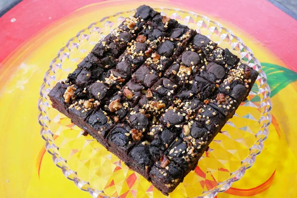 Selected Focused Chocolate Cake Rectangular Shape Crushed Almonds Sprinkled Has — Stock Photo, Image