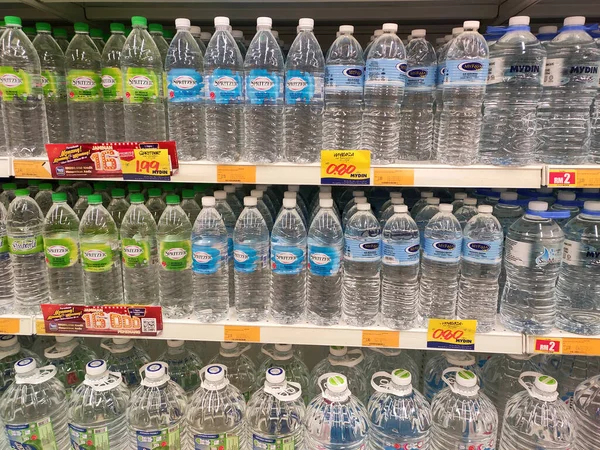 Kuala Lumpur Malaysia April 2020 Drinkwater Verpakt Plastic Flessen Voorzien — Stockfoto