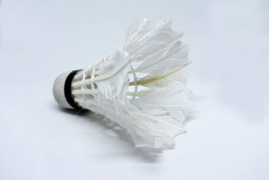 Eski püskü bir pipi. Bazı tüyler zarar görmüş ve kaybolmuş..