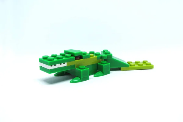 Shape Green Crocodile Made Colourful Plastic Toy Bricks — Stock Photo, Image