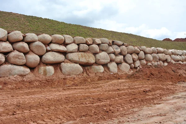 Las Rocas Piedra Apilan Suelo Utilizan Como Muros Contención Actúa — Foto de Stock