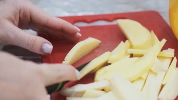 Closeup of hand with knife cutting fresh vegetable. — Stock Video