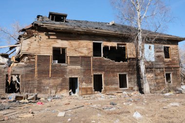 Rusya ilinde eski ev yıkıldı, yoksulluk