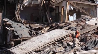 Rusya ilinde eski ev yıkıldı, yoksulluk